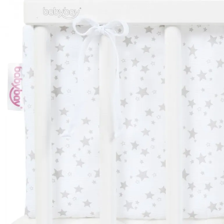 Babybay Protetor de Grades Piqué para Maxi, Boxspring, Comfort e Comfort Plus - branco c/ estrelas cinza claro