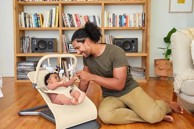 Ergobaby Barra de Brinquedos para Espreguiçadeira Evolve - Maravilhas do Mar Creme