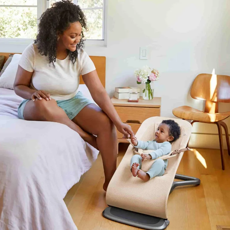 Ergobaby Espreguiçadeira Evolve Mesh - Crema