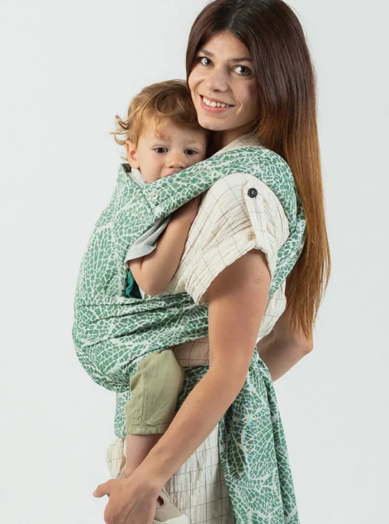 Isara Quick Half Buckle Mochila Portabebé - Majestic Green Forest