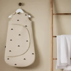 SnuzPouch Saco de dormir 0-6 meses Tog 0.5 - Sand Cloud