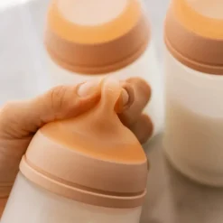 Suavinex Biberão Anticólicas Zero.Zero 120 ml - Fluxo Adaptável - Tom Claro